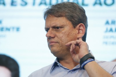 Oposição ajuíza ação popular para anular contrato do governo Tarcísio com a IFC sobre Sabesp