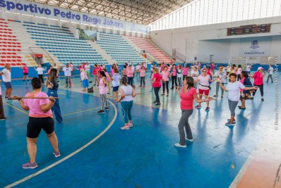 Outubro Rosa: Secretaria de Esporte promove aulão de alongamento para conscientização e prevenção do câncer de mama