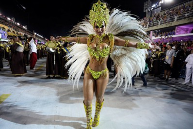 Natália Lage não é mais rainha de bateria da Inocentes de Belford Roxo