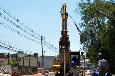 Com melhora no tempo, obra da Beira-Rio ganha fôlego