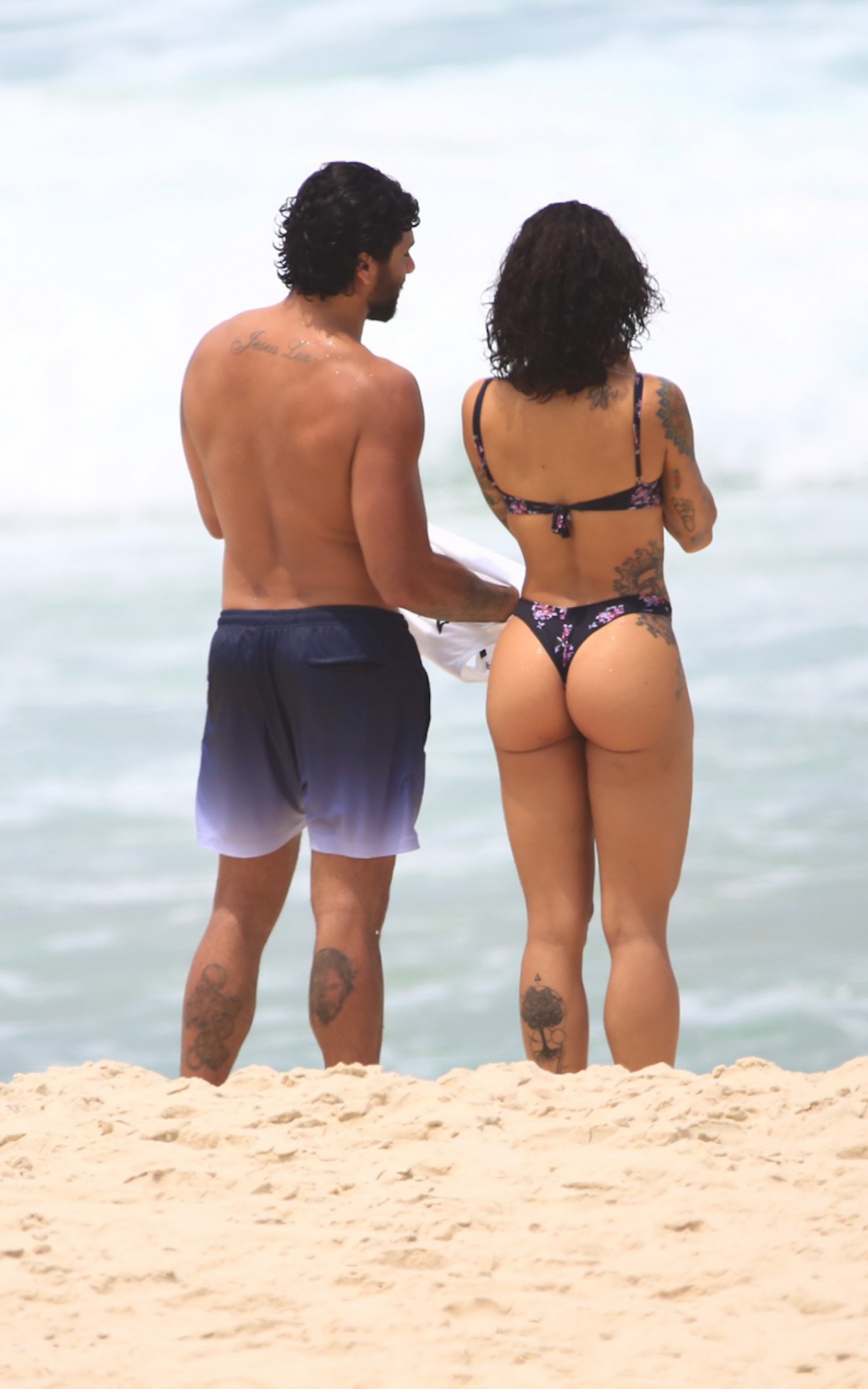 Casal tamb&eacute;m admirou o mar da Barra da Tijuca