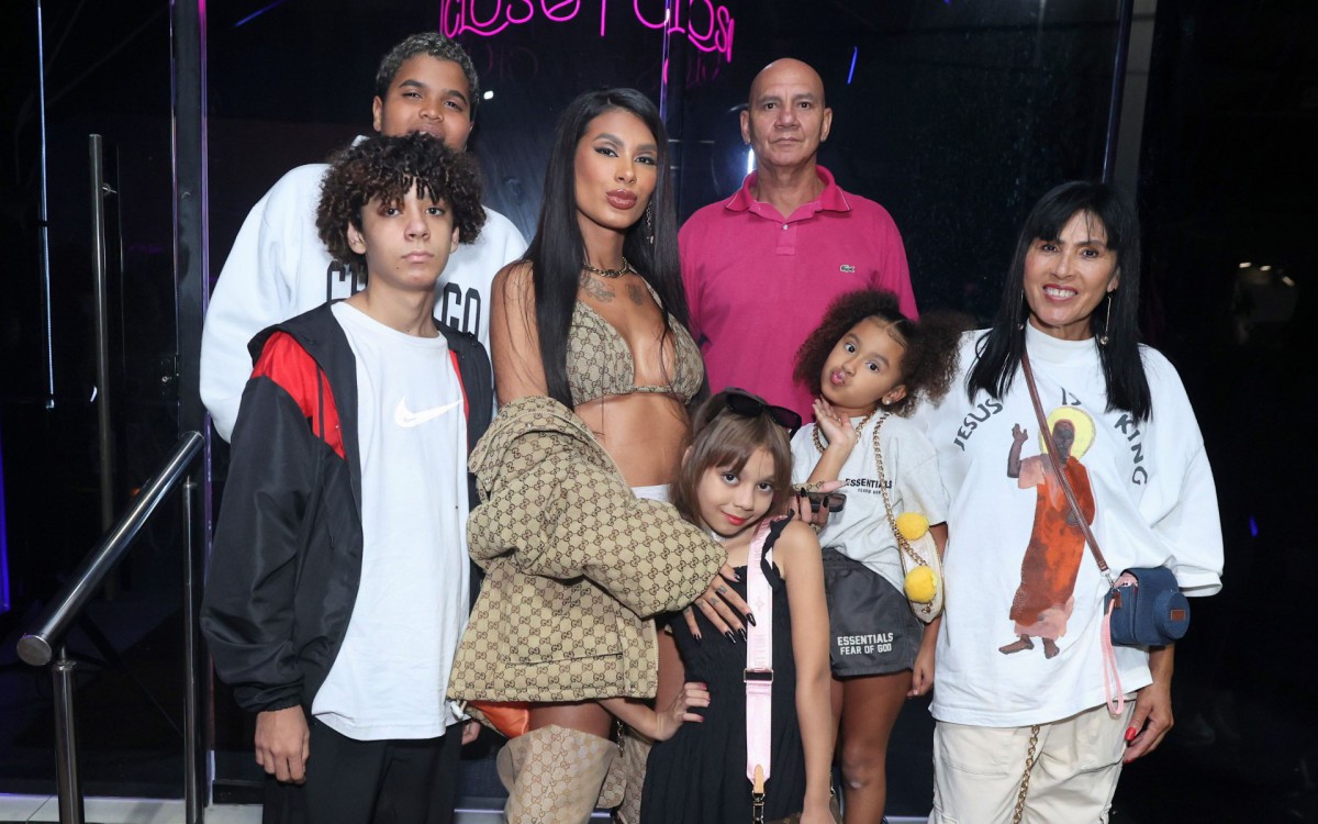 Pocah e seus familiares