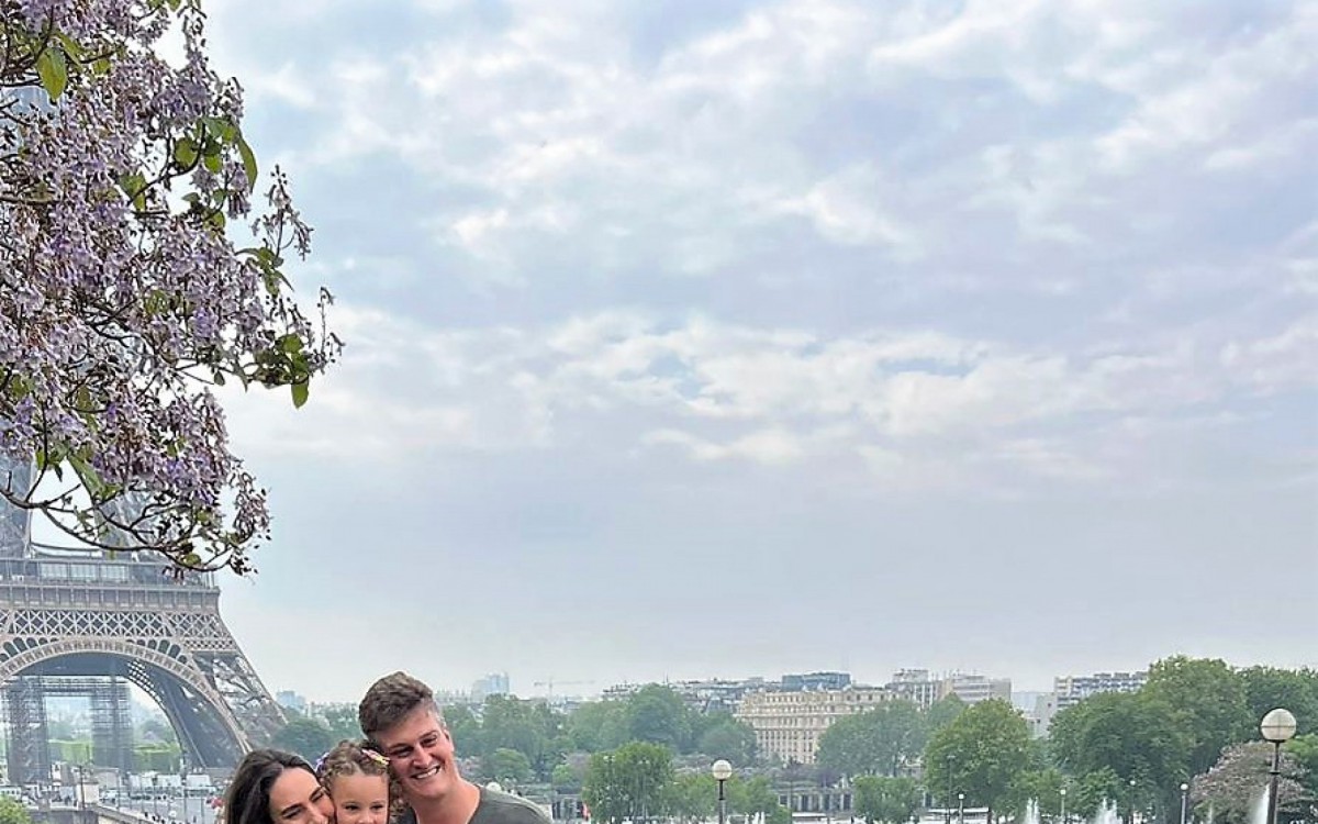 A fot&oacute;grafa em uma de suas produ&ccedil;&otilde;es em Paris