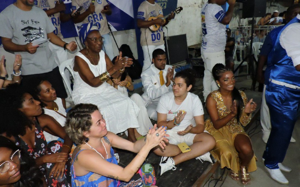 Com festa na quadra, Unidos da Ponte define seu pr&oacute;ximo samba-enredo