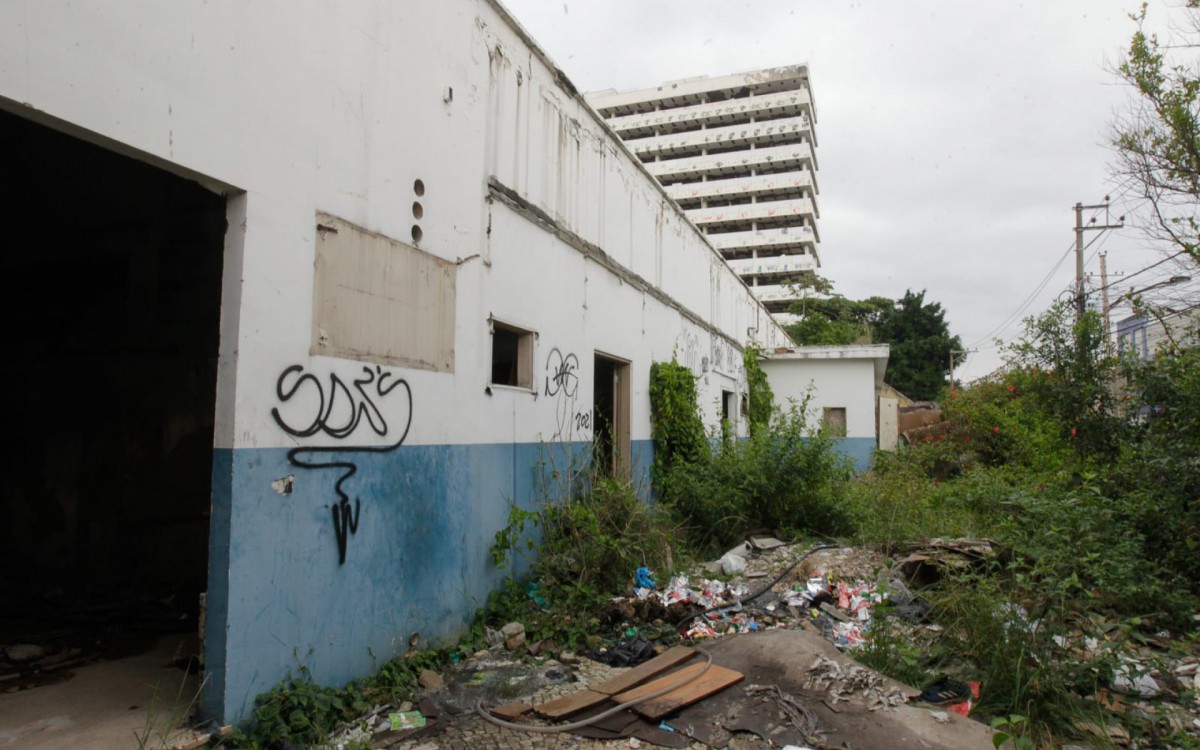 Im&oacute;vel da Universidade Gama Filho j&aacute; n&atilde;o conta mais com janelas ou portas