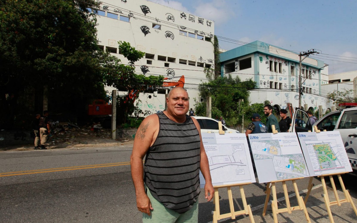 Militar da Marinha, M&aacute;rcio Mois&eacute;s, 50, mora no bairro desde que nasceu e espera melhorias para a regi&atilde;o