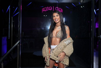 Ex-BBB Pocah comemora aniversário ao lado de Juliette e mais famosos