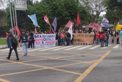 Manifestação de estudantes da USP bloqueia em vias na Zona Oeste de São Paulo