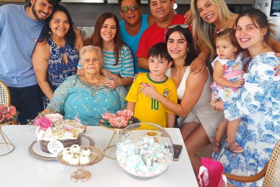 Mulher de Leonardo mostra família após polêmica com João Guilherme