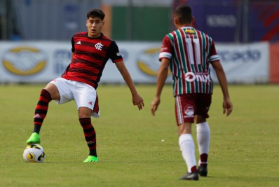 Sai, zica! Mais um jogador do Flamengo passará por cirurgia no joelho