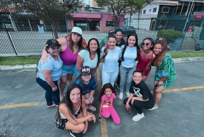 Maiara e Maraisa surpreendem fãs na fila para gravação de DVD: 'Corajosas'