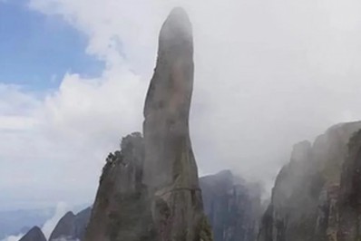 Grupo causa confusão ao instalar caixa de cume sem autorização em mirante de Teresópolis