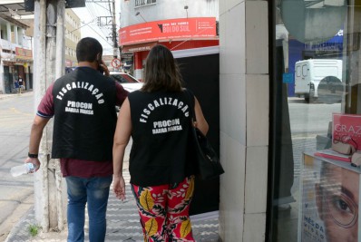 Procon-BM realiza fiscalização e ação educativa no bairro Vila Nova