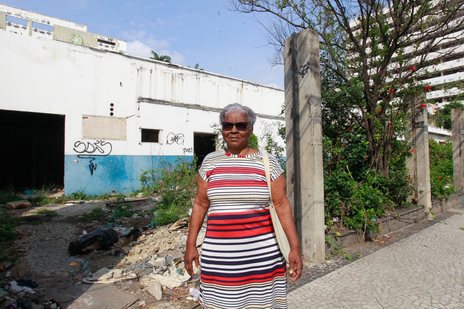 Dona de casa Eliane de Fátima, 68, que mora no bairro há dois anos, espera que Parque Piedade leve mais segurança para a região - Reginaldo Pimenta/Agência O Dia