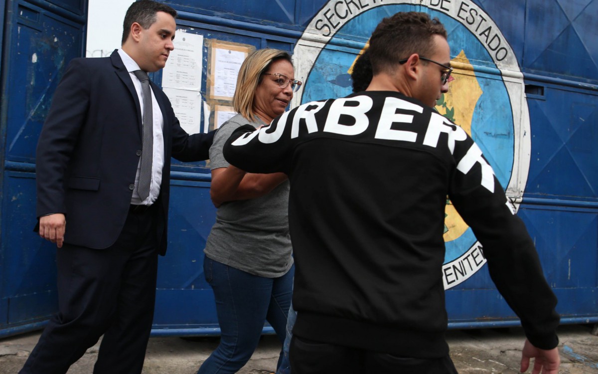 Adriana Bel&eacute;m, saindo do Instituto penal Santo Expedito.
