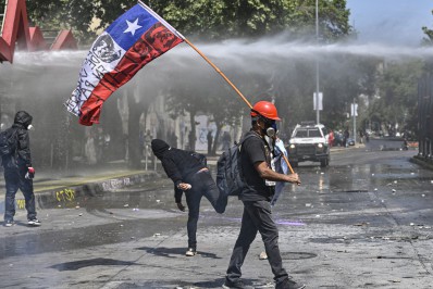 Chile tem noite de protestos, saques e quase 200 presos na terça-feira