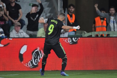 Benzema marca, Real Madrid mantém a invencibilidade e se isola na liderança