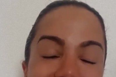 Destaque do Prêmio Multishow, Anitta grava vídeo para fãs: 'Gratidão'