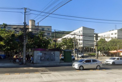 Homem morre atropelado por kombi na Praça Seca