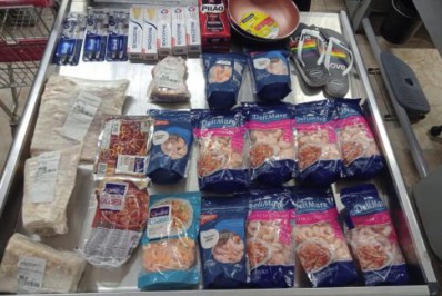 Homem furta mais de R$ 1 mil em produtos de supermercado em Cabo Frio e é preso