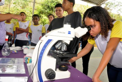 Semana da Ciência e Tecnologia apresenta exposição e pesquisas a alunos Mageenses