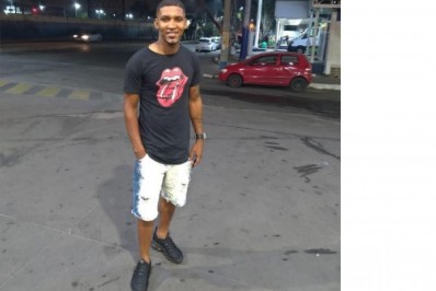 Foto de jovem é retirada de livro de suspeitos da delegacia quatro anos após acusações