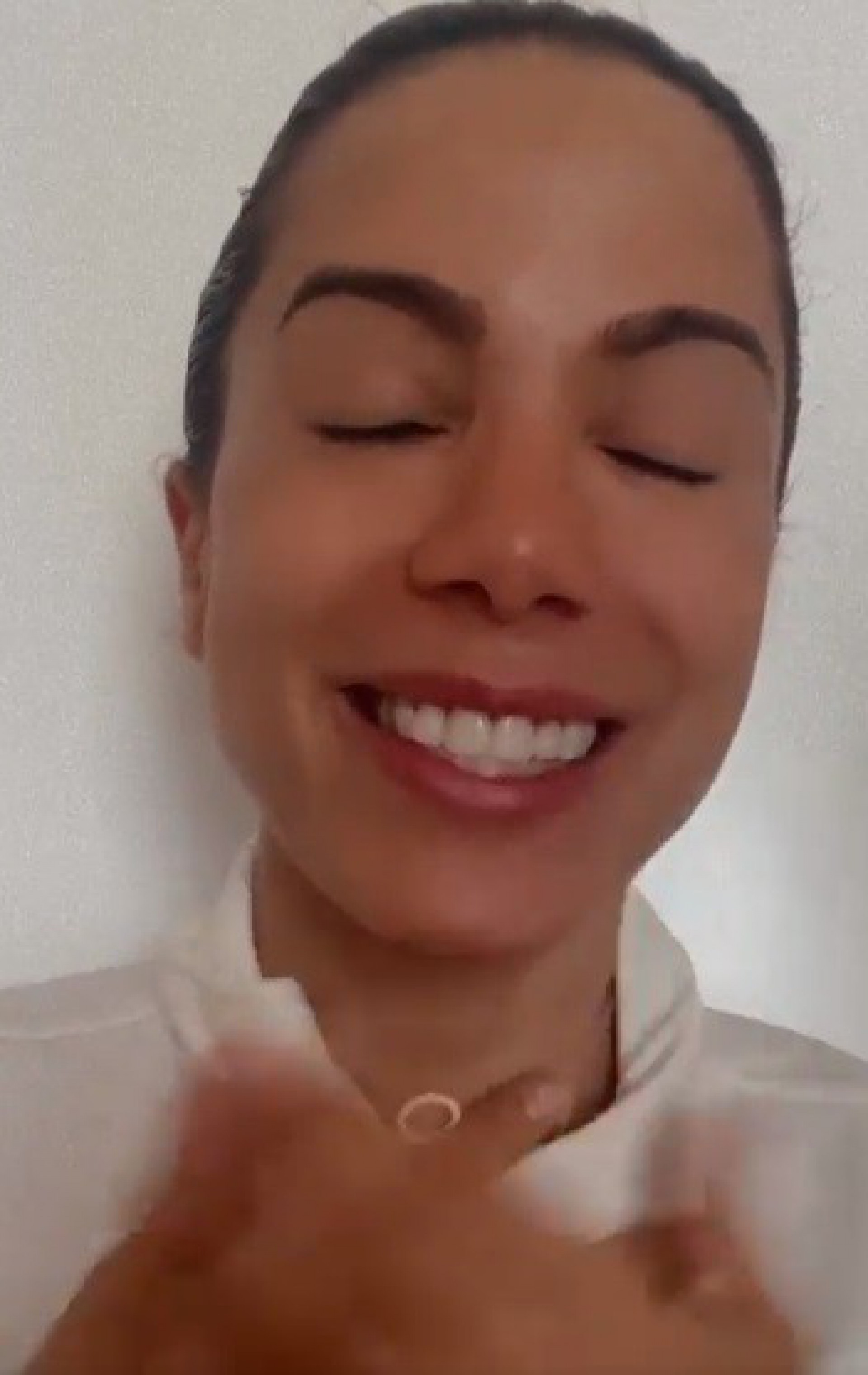 Anitta agradece o carinho dos fãs após levar três troféus para casa no Prêmio Multishow - Reprodução