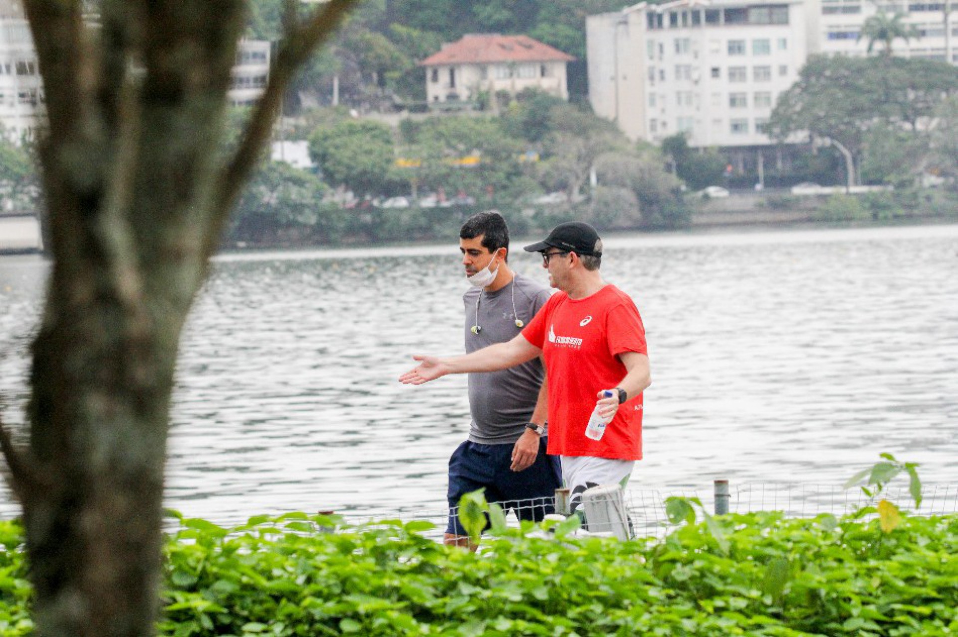 Após polêmica com Danilo Gentili, Marcius Melhem faz caminhada na Lagoa Rodrigo de Freitas - JC Pereira / AgNews
