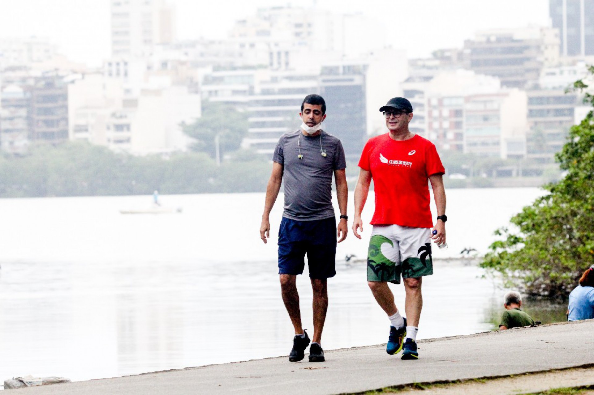Após polêmica com Danilo Gentili, Marcius Melhem faz caminhada na Lagoa Rodrigo de Freitas - JC Pereira / AgNews