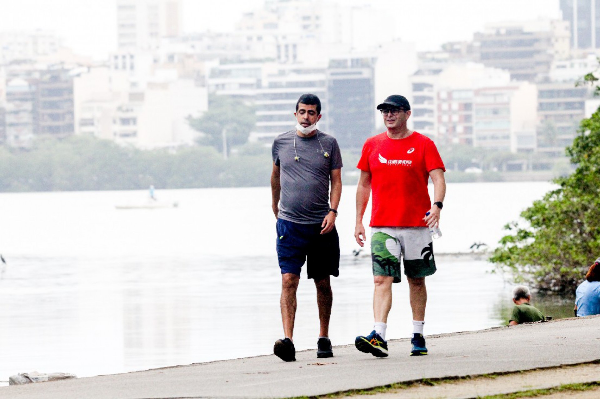 Após polêmica com Danilo Gentili, Marcius Melhem faz caminhada na Lagoa Rodrigo de Freitas - JC Pereira / AgNews
