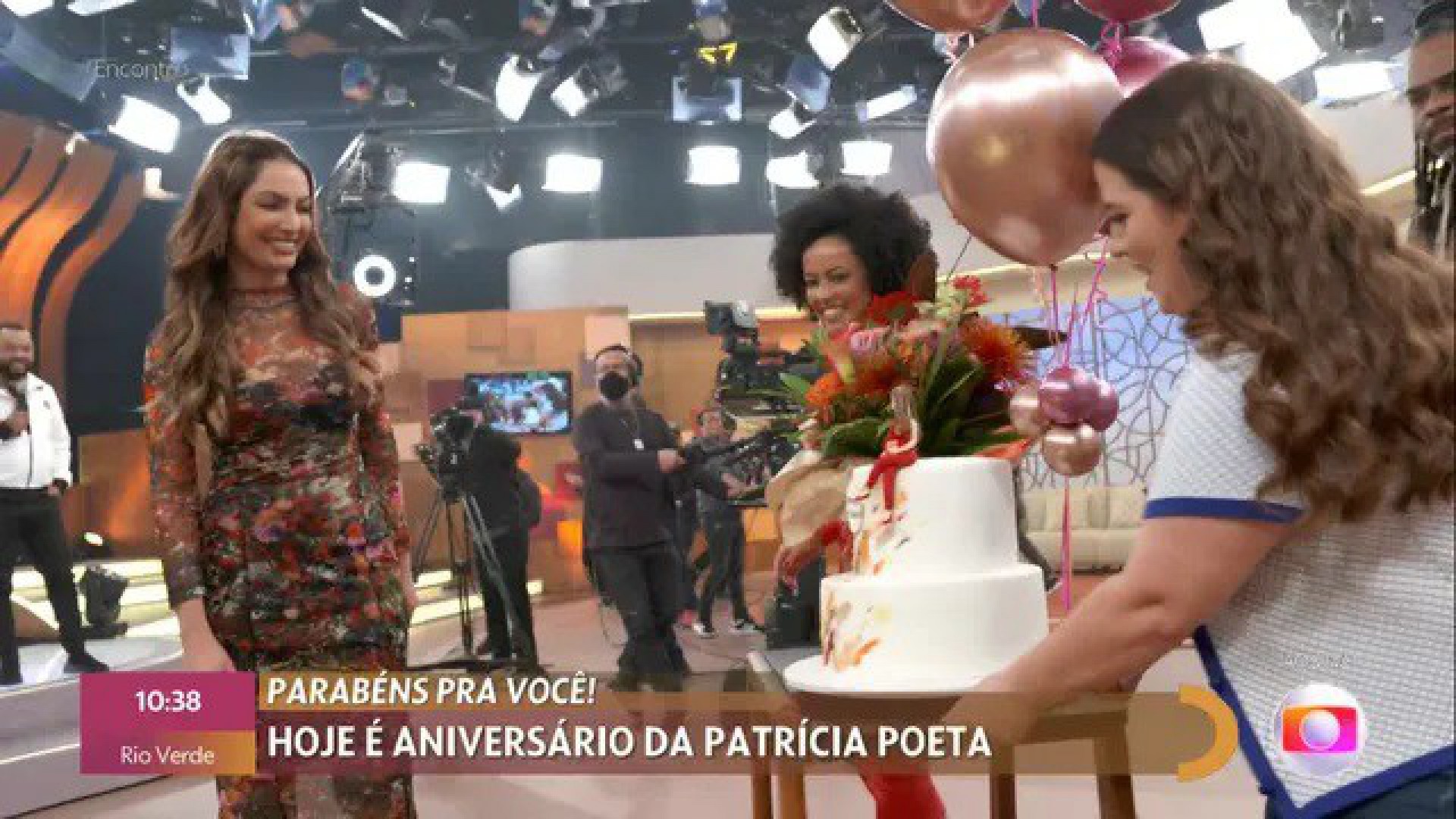 Encontro Patr Cia Poeta Completa Anos E Recebe Homenagens Mh Celebridades E Tv