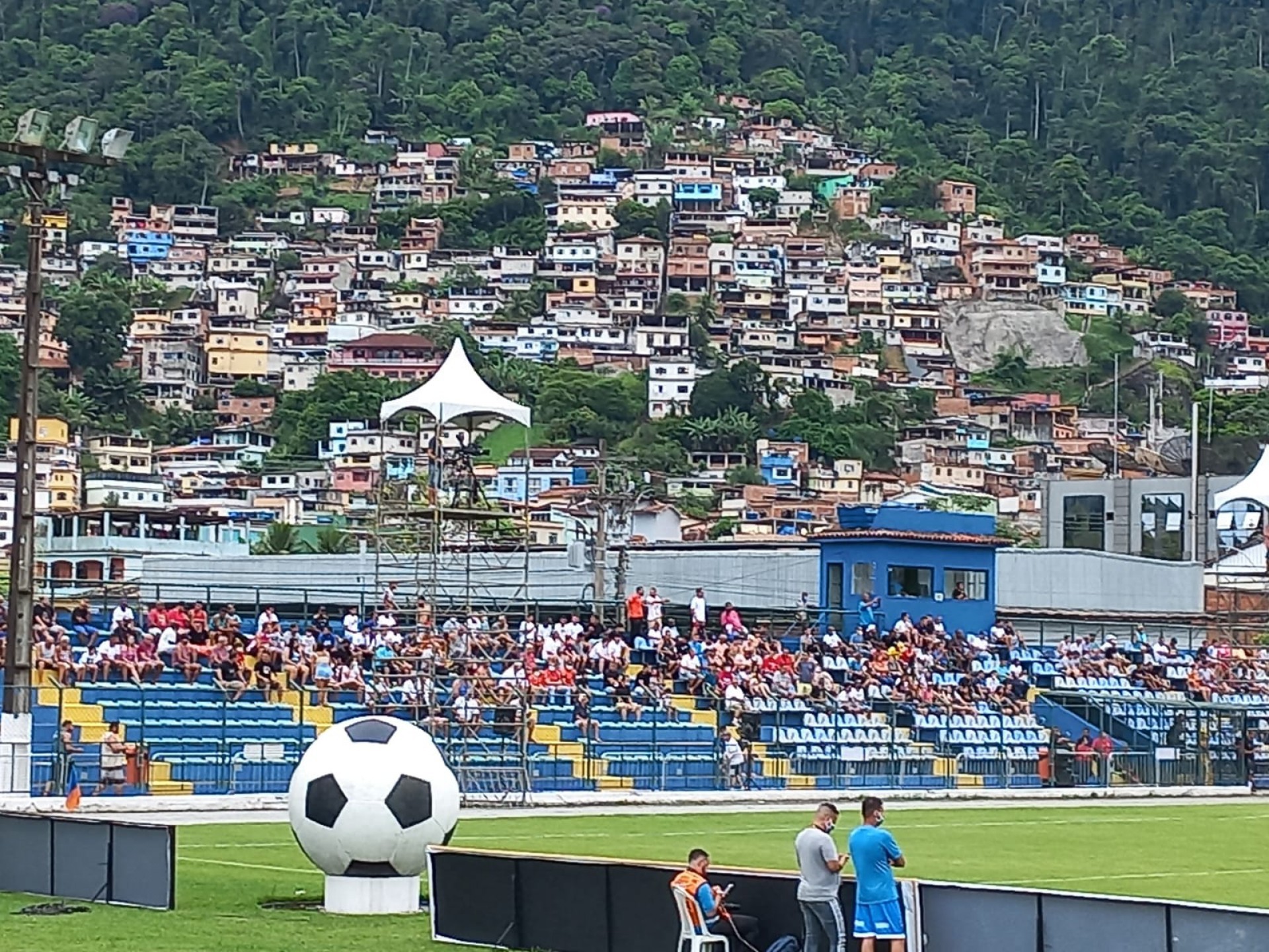 Torcida do Tubarão presente no estádio municipal Jair Toscano de Britto. - Divulgação