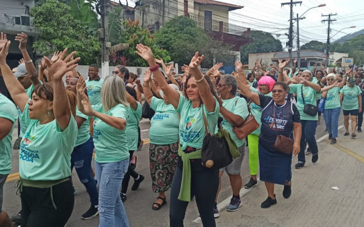 A caminhada reuniu usuários do Polo do Idoso, em Guapimirim - Foto: Izaias França - O DIA