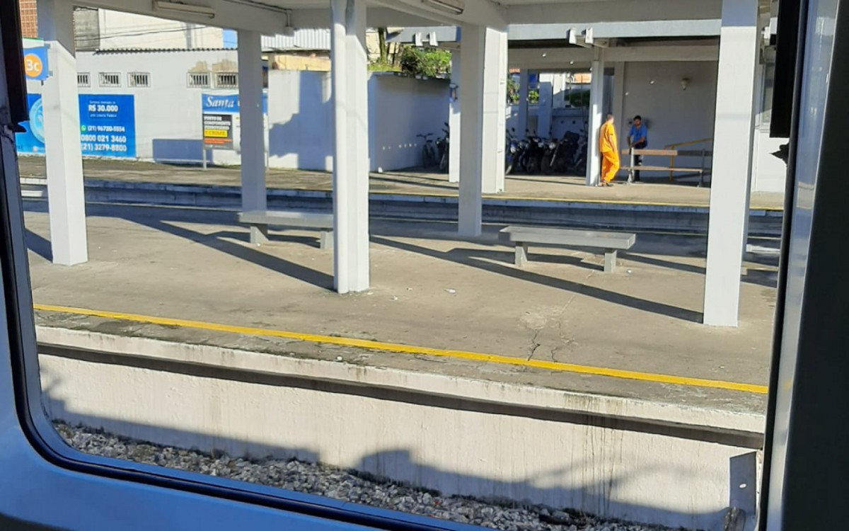 Torcedores que foram ao jogo Flamengo x Corinthians, no Maracanã, destruíram duas janelas - Divulgação