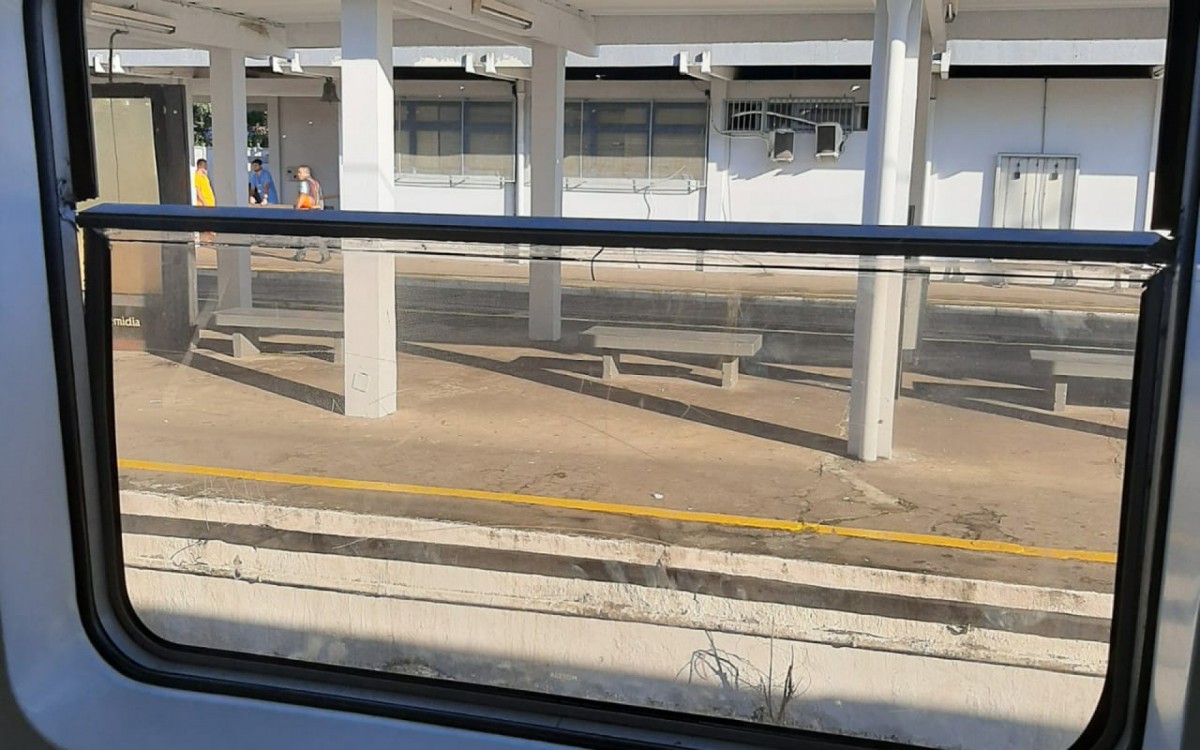 Torcedores que foram ao jogo Flamengo x Corinthians, no Maracanã, destruíram duas janelas - Divulgação