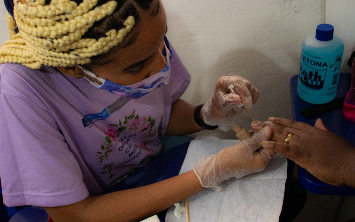 Os servi&ccedil;os de manicure tamb&eacute;m foi ofertado de forma gratuita