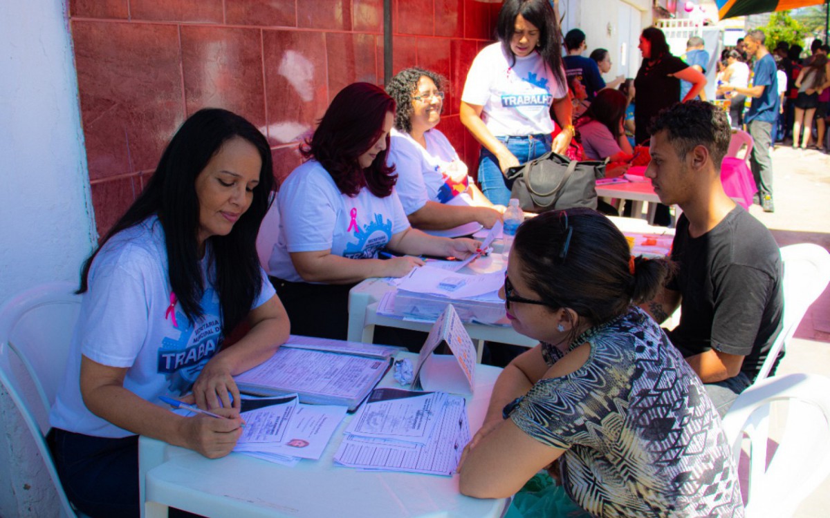 Houve tamb&eacute;m balc&atilde;o de empregos, isen&ccedil;&atilde;o de documentos, assist&ecirc;ncia jur&iacute;dica, servi&ccedil;os sociais