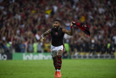 Entre 'tapas e beijos', Rodinei pode encerrar história no Flamengo em alta com título da Libertadores