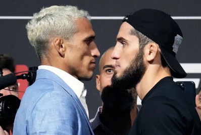 Charles do Bronx e Makhachev fazem encarada tensa antes do UFC 280