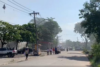 Incêndio atinge antiga fábrica de frios em Irajá 