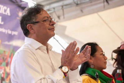 Governo colombiano anuncia cessar-fogo com cinco grupos armados