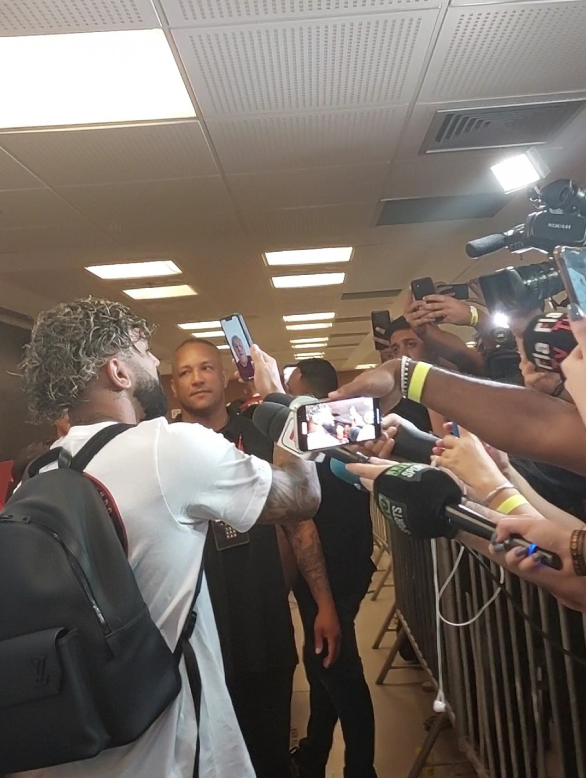 Ap&oacute;s mais um t&iacute;tulo pelo Flamengo, Gabigol recebeu liga&ccedil;&atilde;o de Zico 