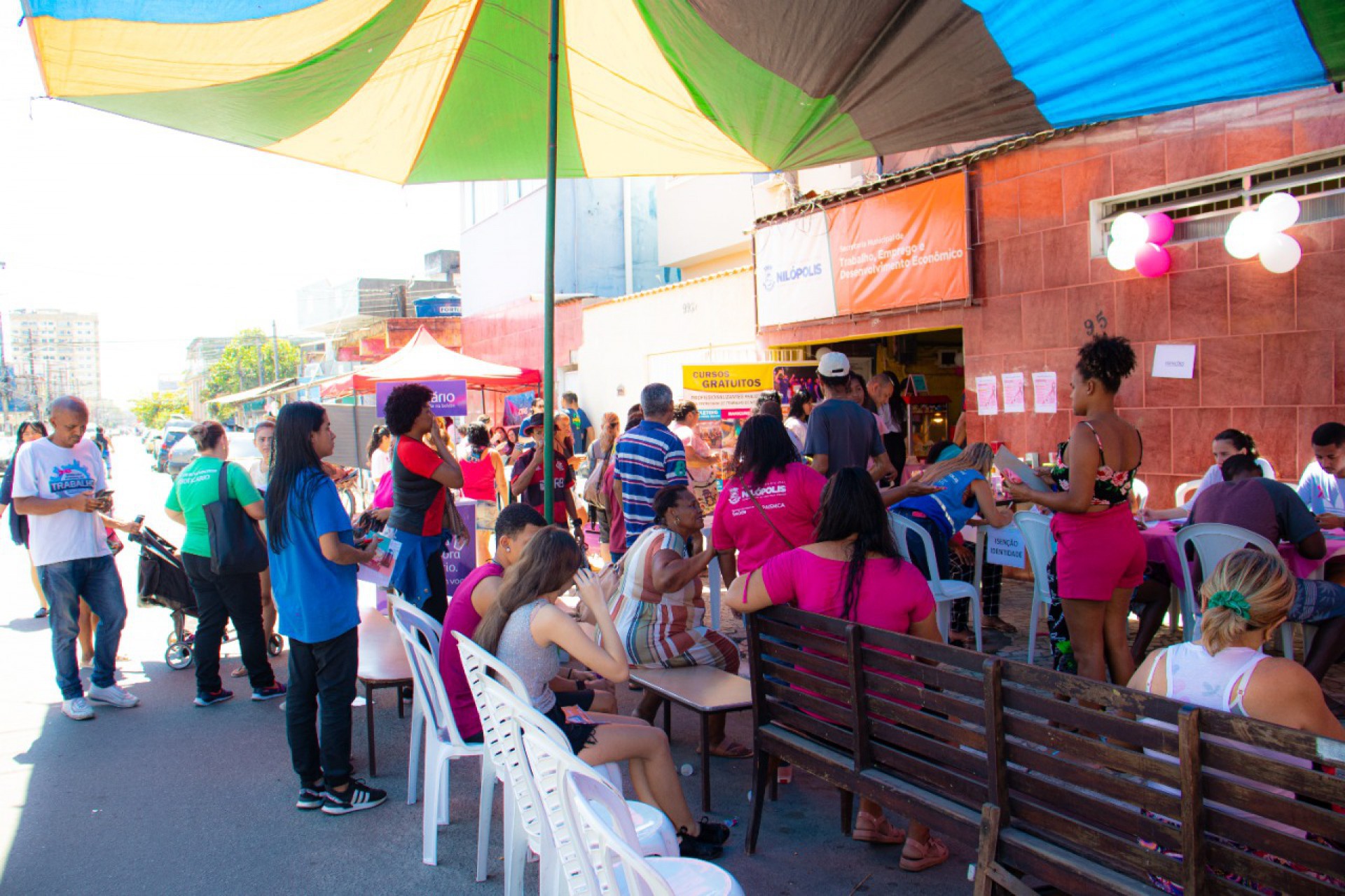 V&aacute;rias mulheres aproveitaram o evento para marca&ccedil;&atilde;o de mamografia e preventivo, al&eacute;m de uma s&eacute;rie de cuidados com a apar&ecirc;ncia - Divulga&ccedil;&atilde;o / PMN