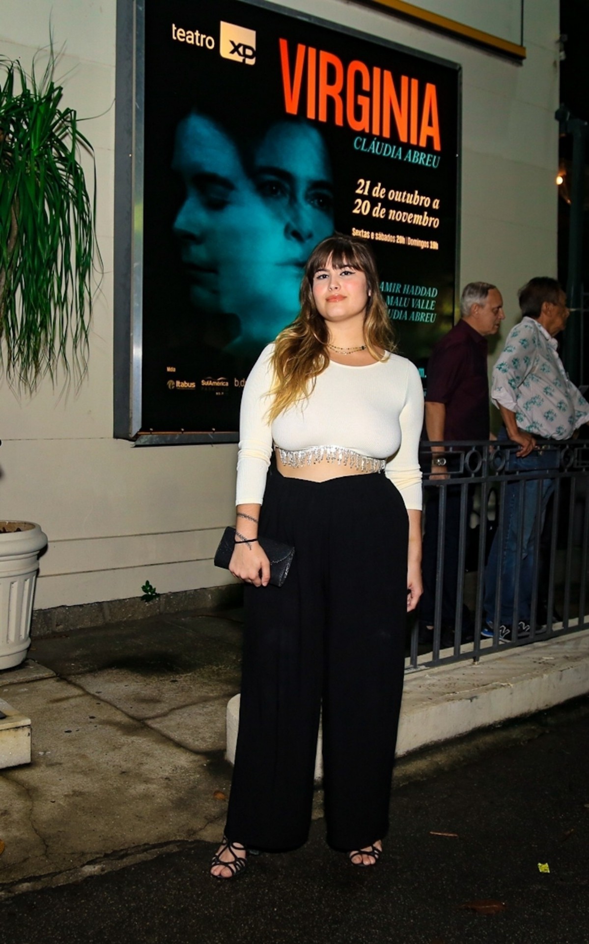 A cantora Maria Maud, filha de Claudia Abreu