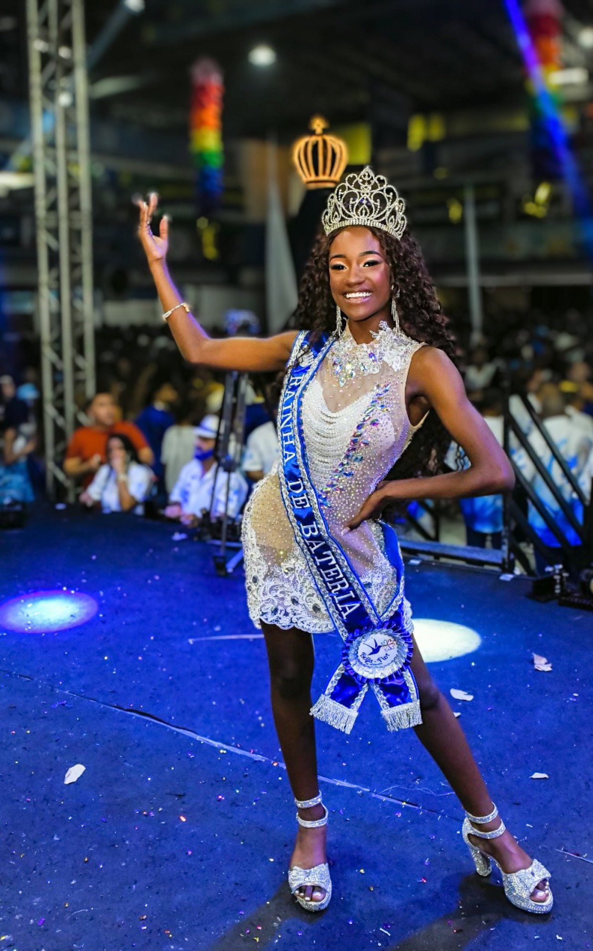 Lorena Raissa, de apenas 15 anos, ganhou o concurso "Rainha da Comunidade" e substituirá Raissa de Oliveira à frente da bateria ‘Soberana’ - Eduardo Hollanda / Divulgação