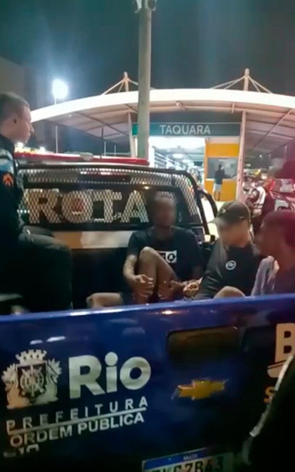 Tr&ecirc;s homens foram presos e dois adolescentes foram apreendidos por agentes do programa BRT Seguro, na noite da &uacute;ltima quinta-feira (20) - Divulga&ccedil;&atilde;o / Seop