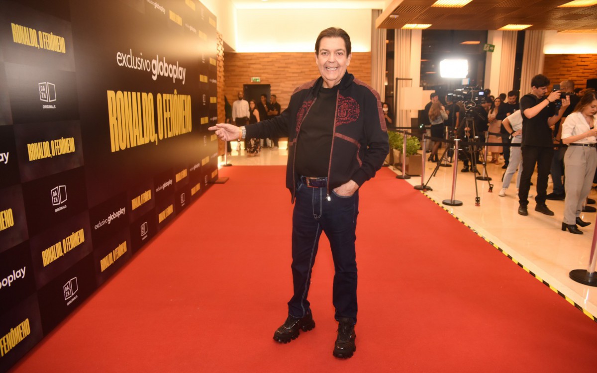 Faust&atilde;o prestigia premi&egrave;re do document&aacute;rio 'Ronaldo, o Fen&ocirc;meno'