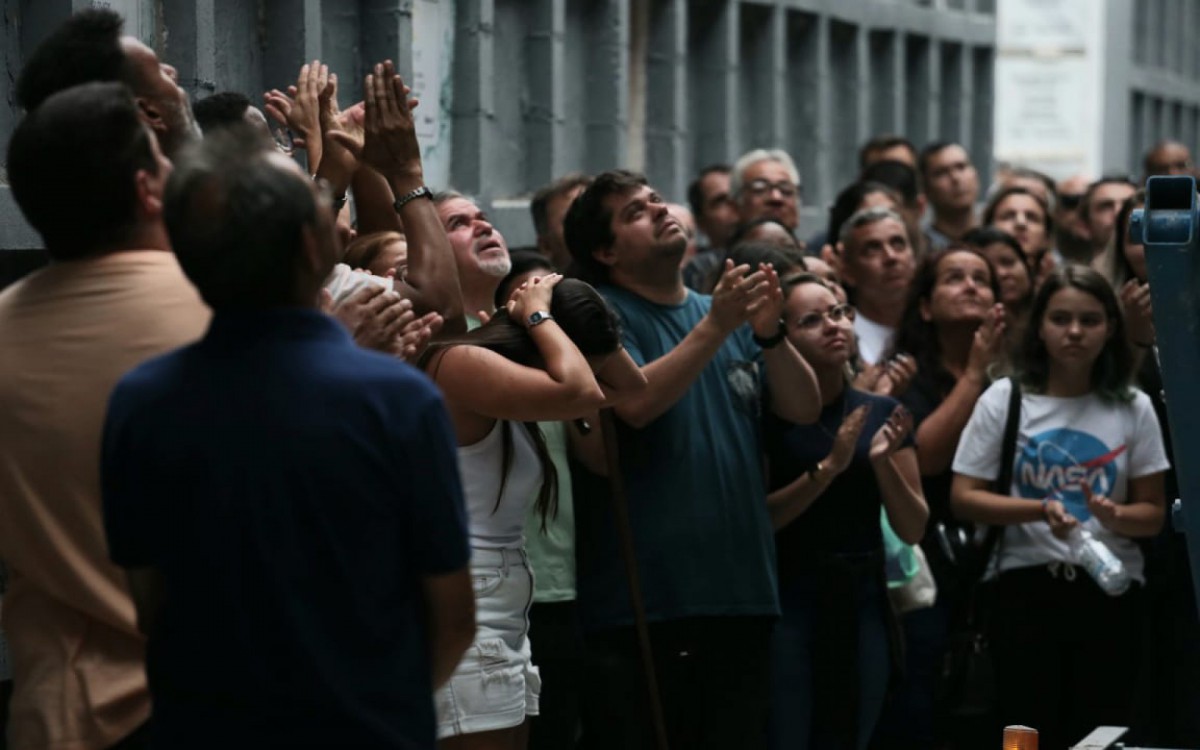 O enterro foi realizado no Cemitério de São Francisco Xavier, no Caju, nesta sexta-feira (21) - Cleber Mendes/Agência O DIA