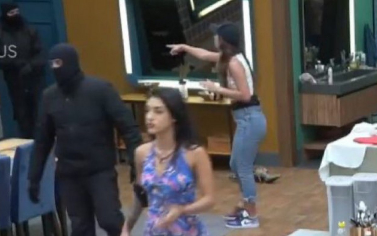 Ninjas precisaram entrar na sede para separar a briga entre Tiago Ramos e Shayan Haghbin - Reprodução