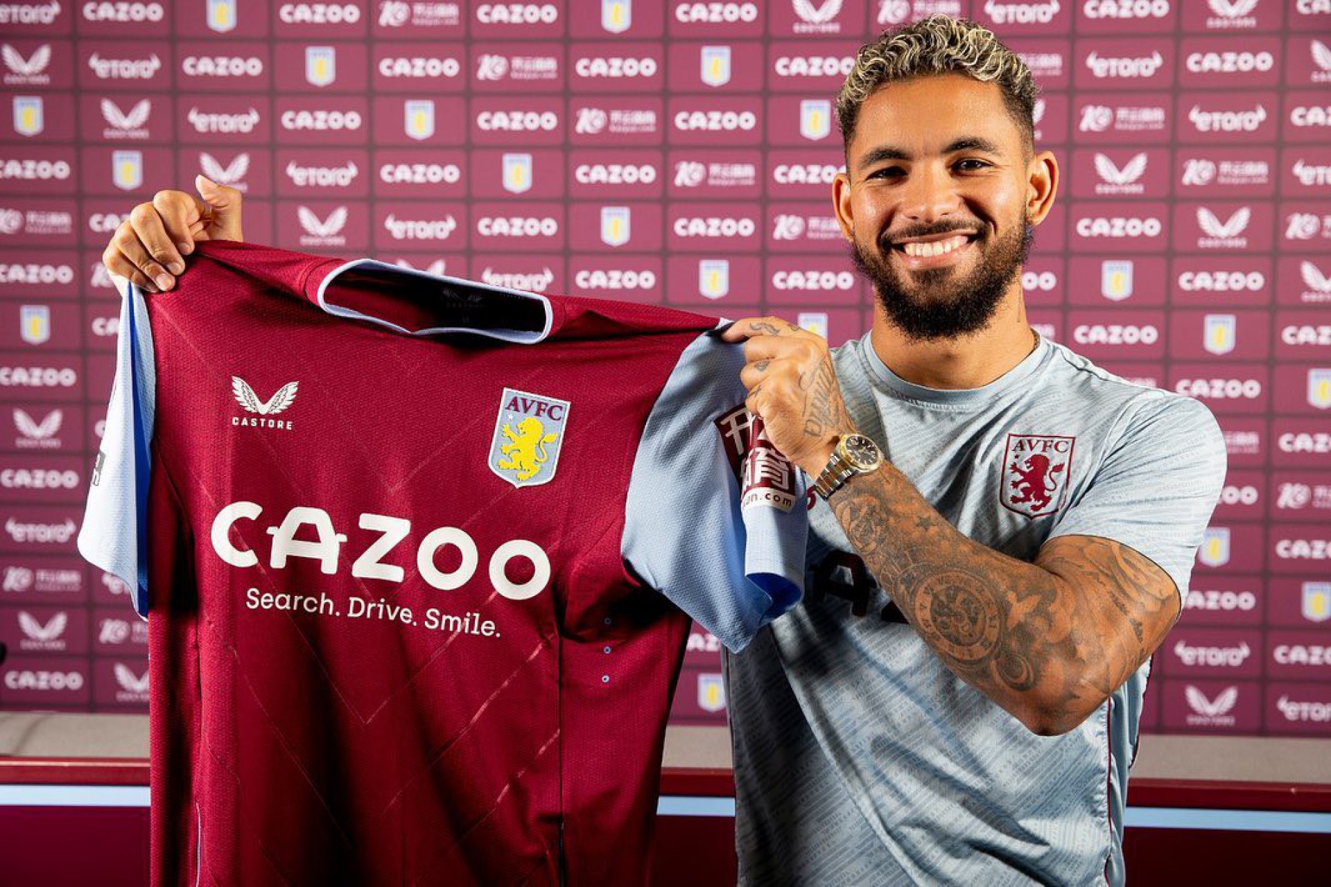 Douglas Luiz renovou com o Aston Villa até o final da temporada europeia de 2026 - Reprodução/Instagram